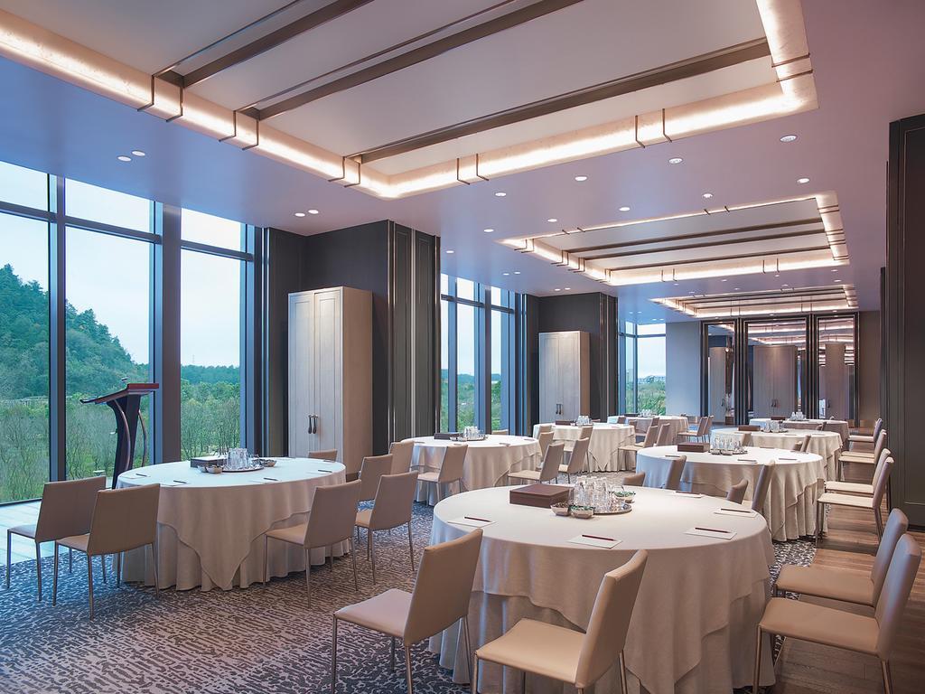 New World Guiyang Hotel Exterior photo